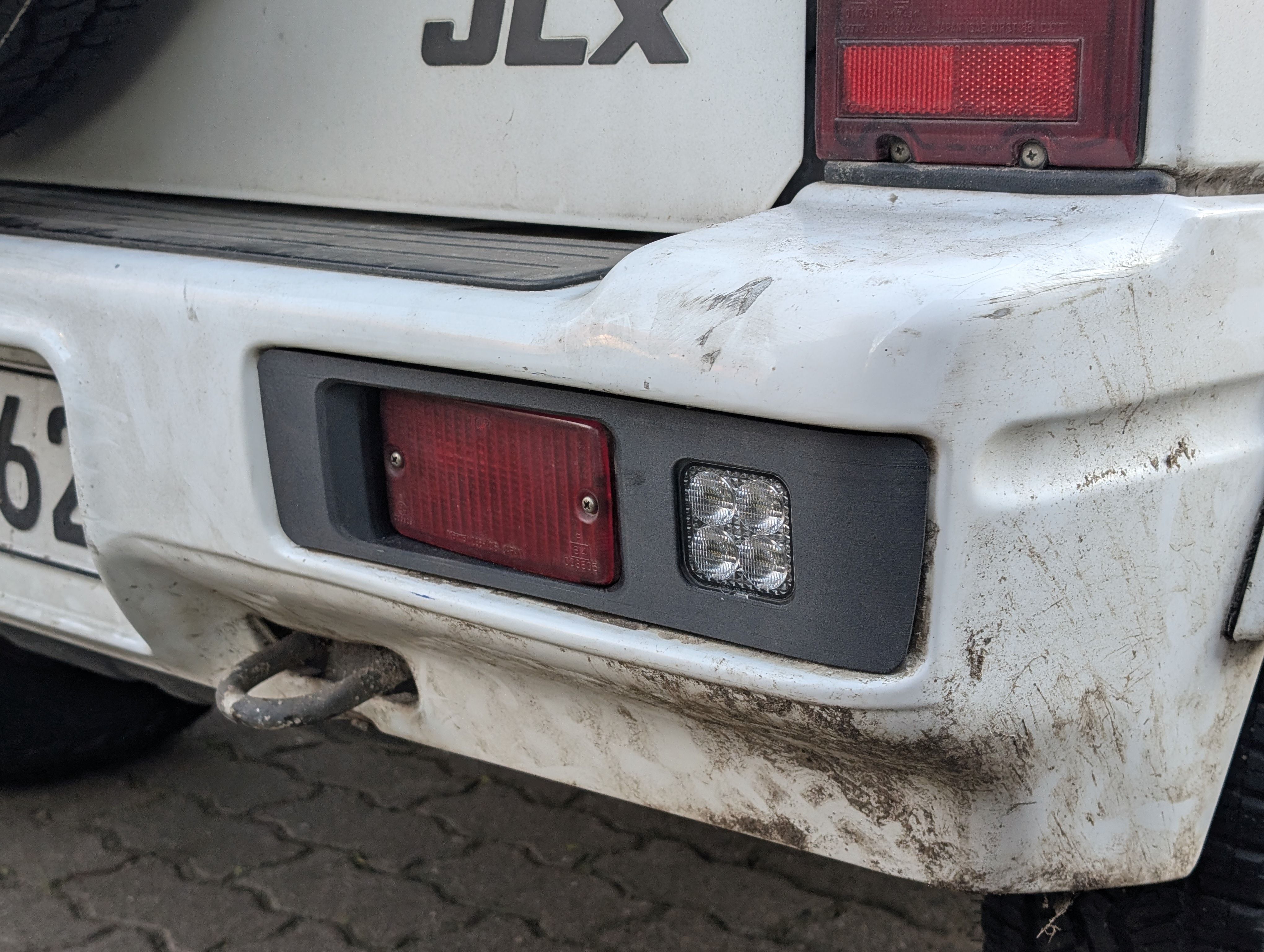 Rückleuchtenblende Suzuki JLX